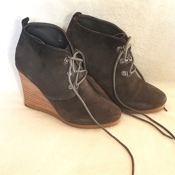 Express Gray Suede Lace Up Wedge Booties, Size 7 - Picture 2 of 9